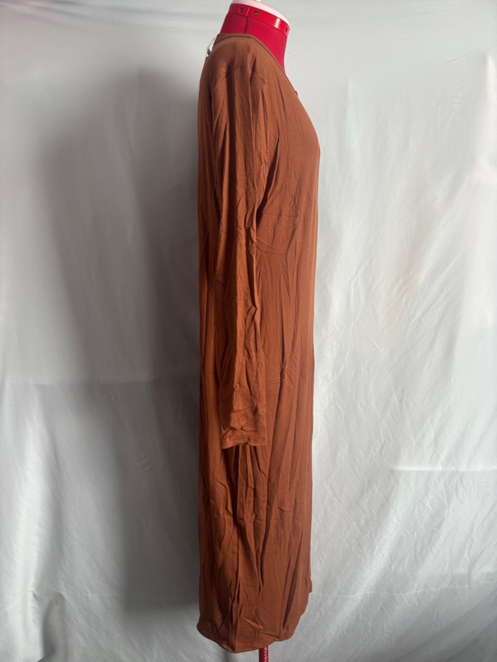 Everyday Long-Sleeve Maxi Dress in Rust - Picture 4 of 8